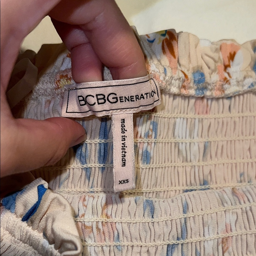 BCBGeneration Off-Shoulder Short Top - Picture 4 of 6